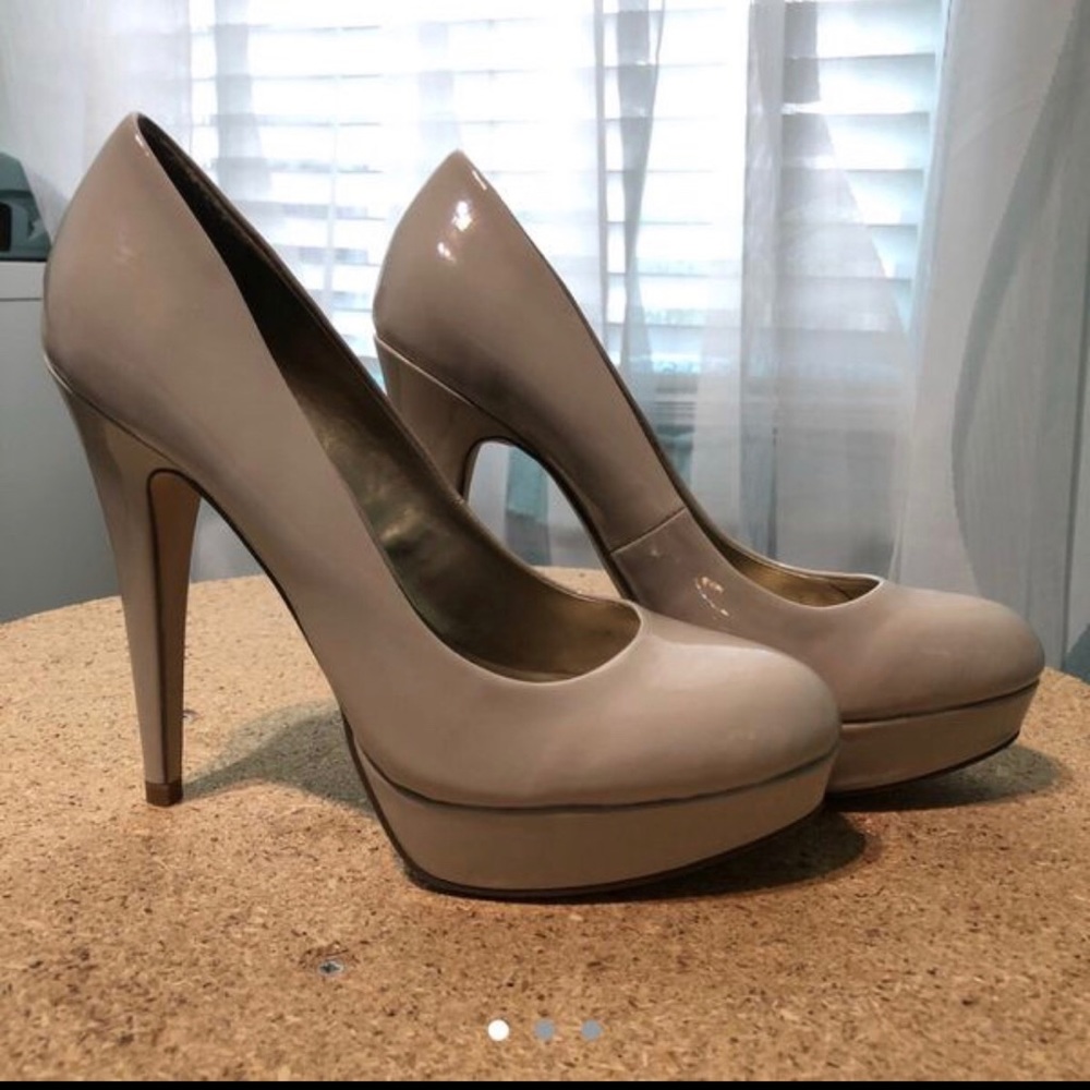 Nude Pumps